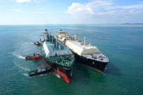 Нефть хотят вывести из порта в открытое море