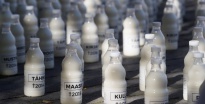 О проблемах фермеров рассказали 10 000 бутылок молока